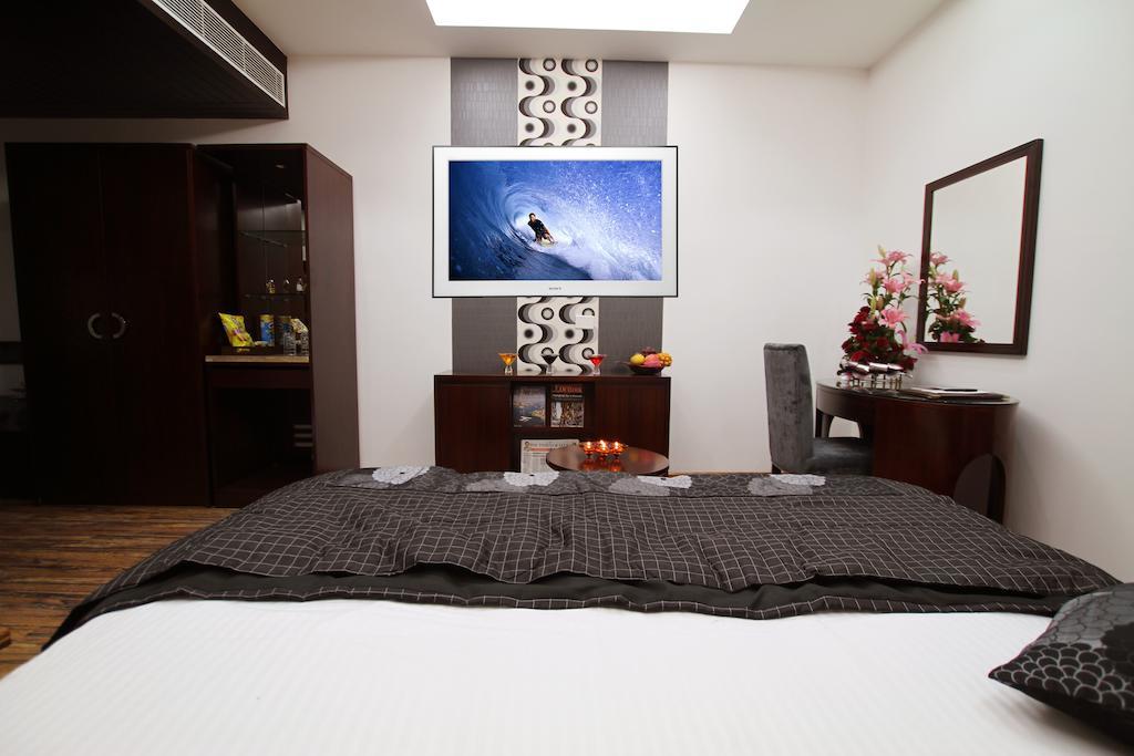 Hotel Prem Plaza Karnāl Esterno foto