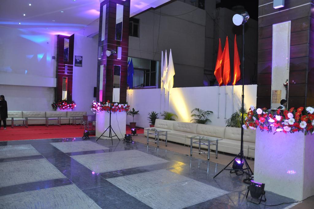 Hotel Prem Plaza Karnāl Esterno foto