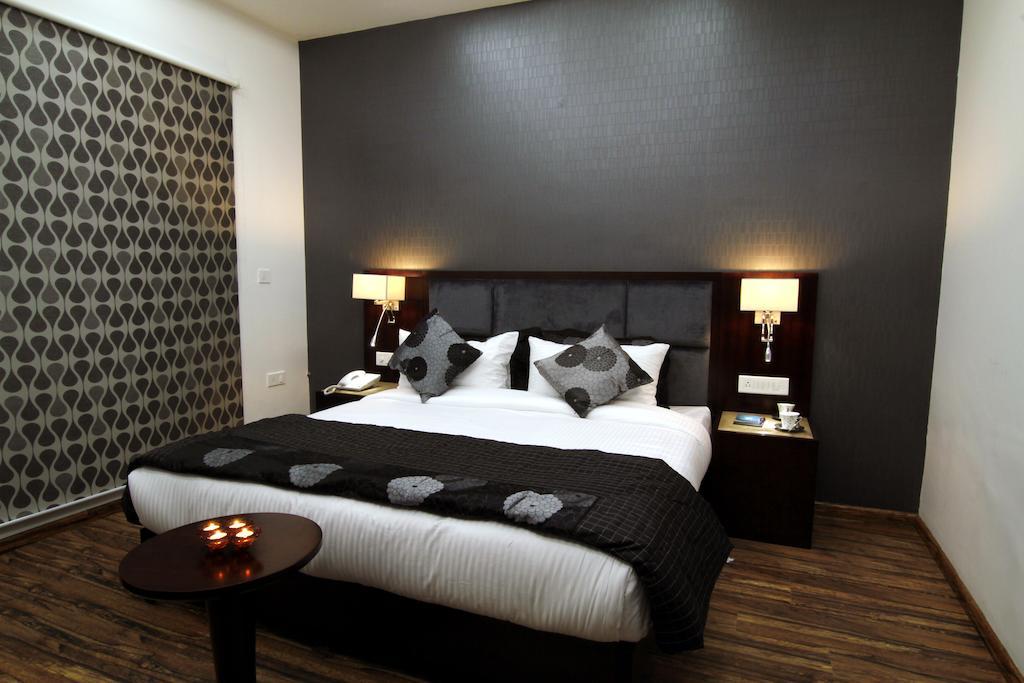 Hotel Prem Plaza Karnāl Esterno foto