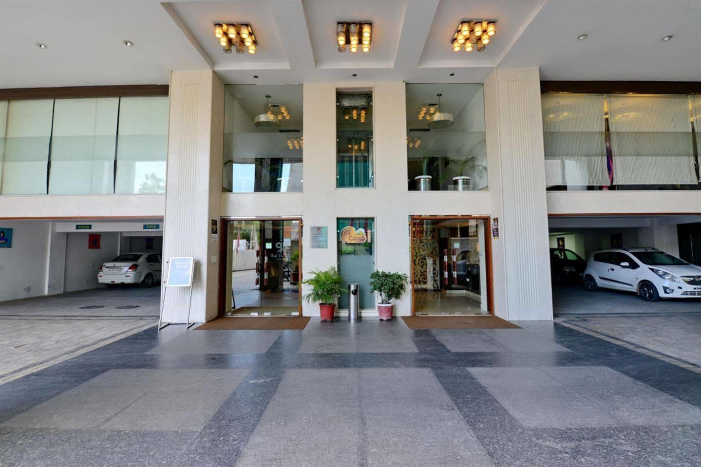 Hotel Prem Plaza Karnāl Esterno foto