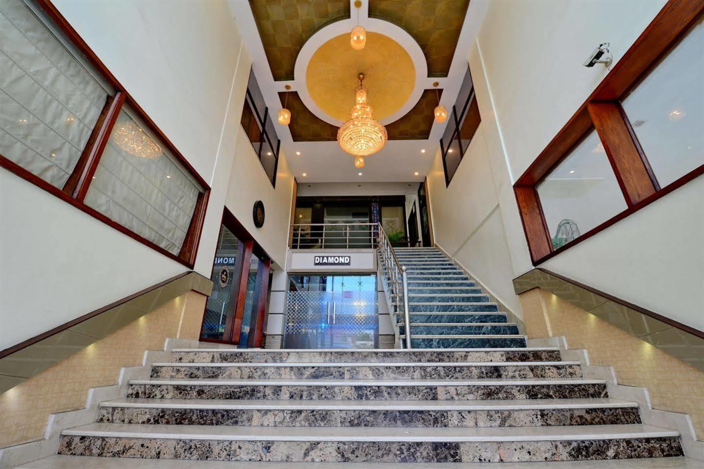 Hotel Prem Plaza Karnāl Esterno foto