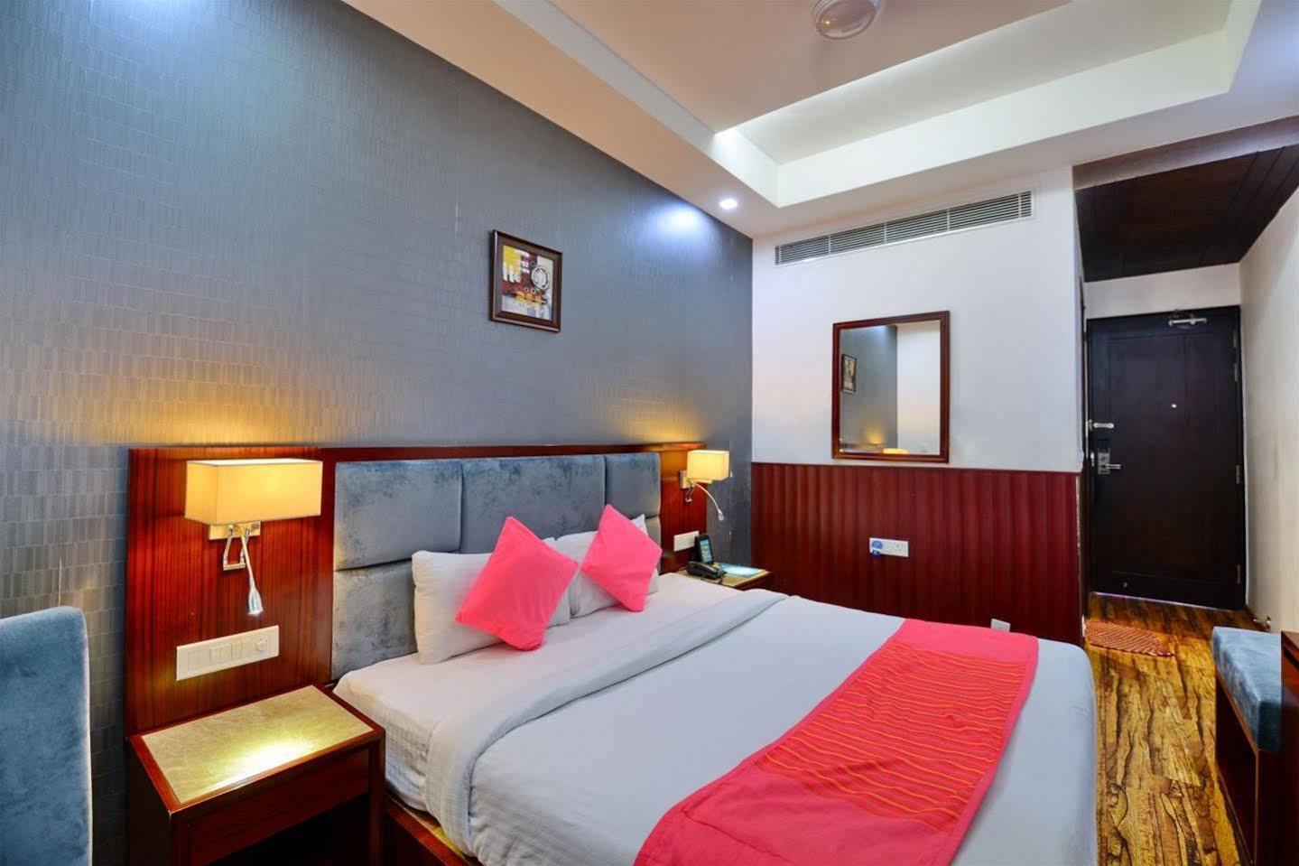 Hotel Prem Plaza Karnāl Esterno foto