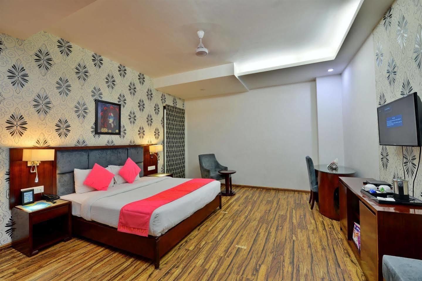 Hotel Prem Plaza Karnāl Esterno foto
