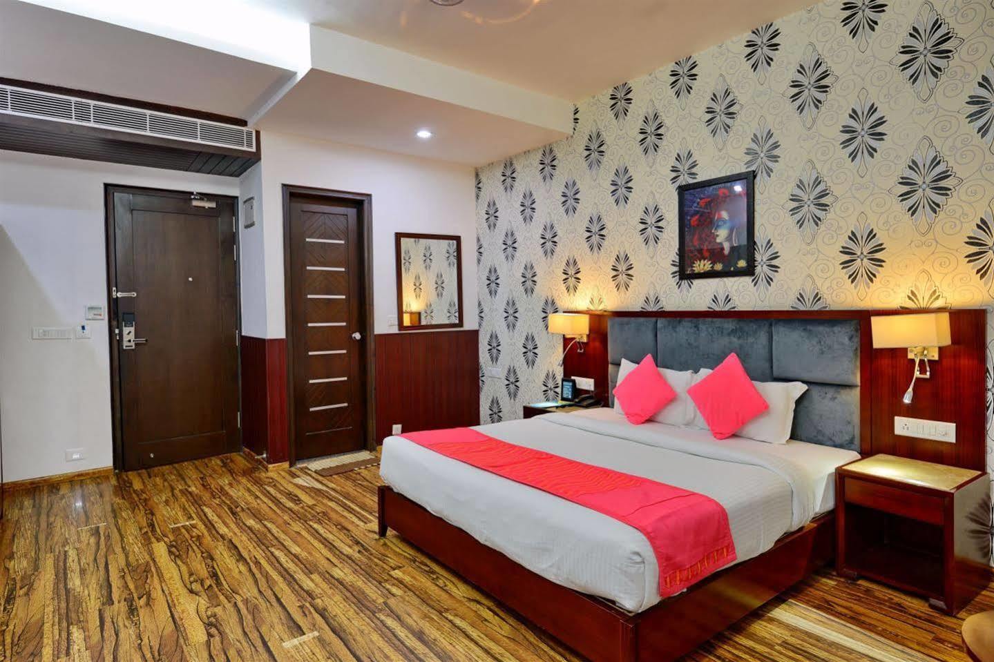 Hotel Prem Plaza Karnāl Esterno foto