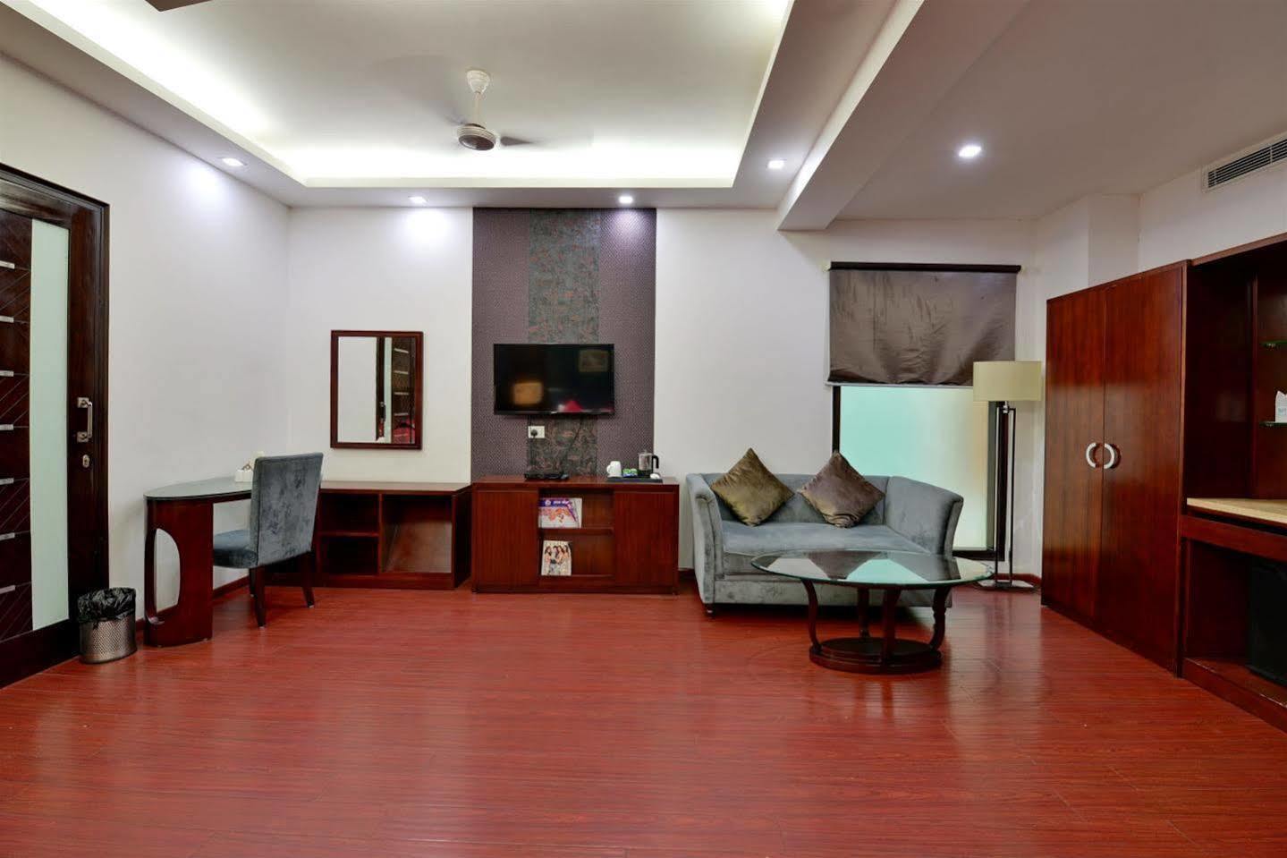 Hotel Prem Plaza Karnāl Esterno foto